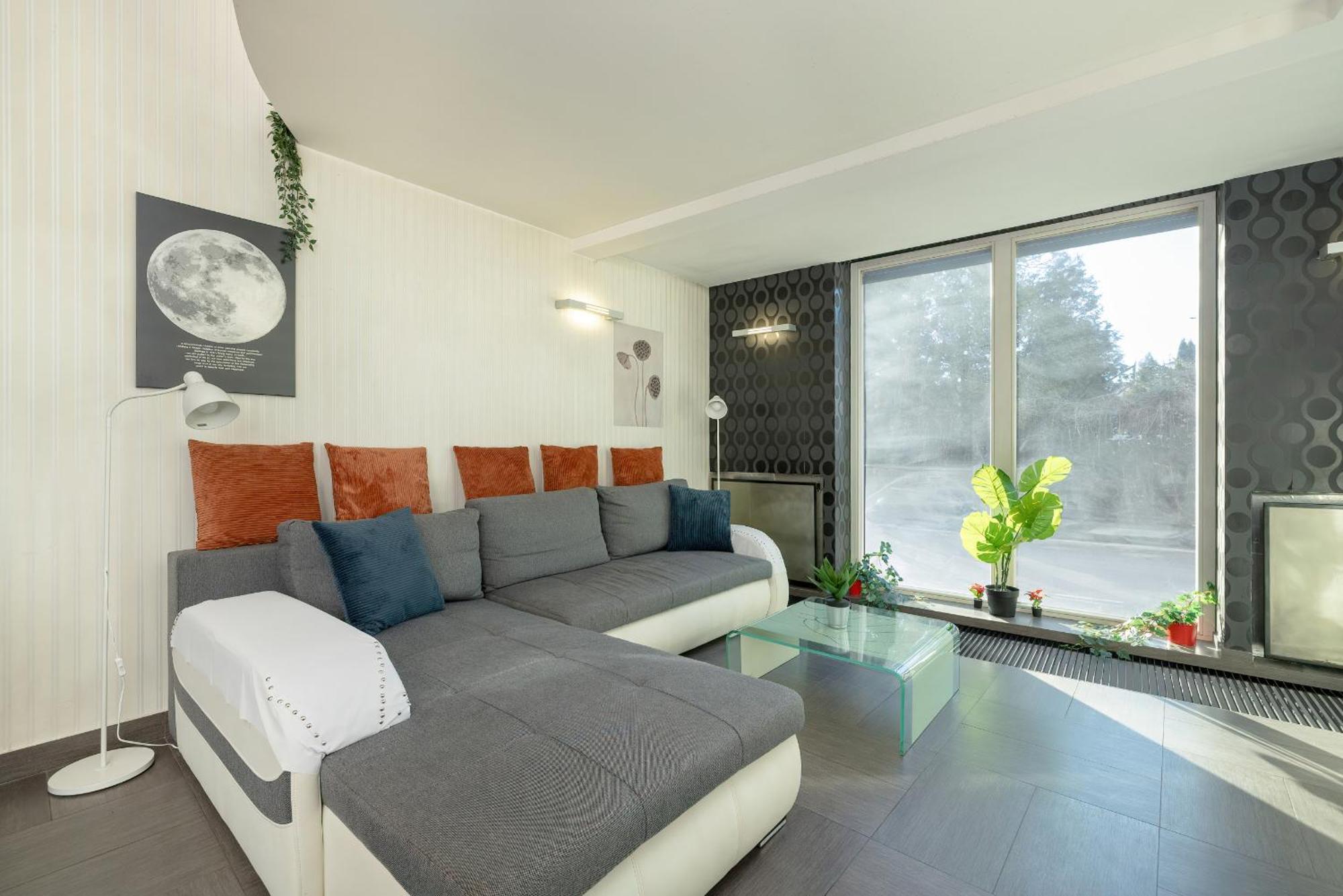 Apartment Apartament Przyszlosci Z Dwiema Sypialniami W Krakowie By Renters *